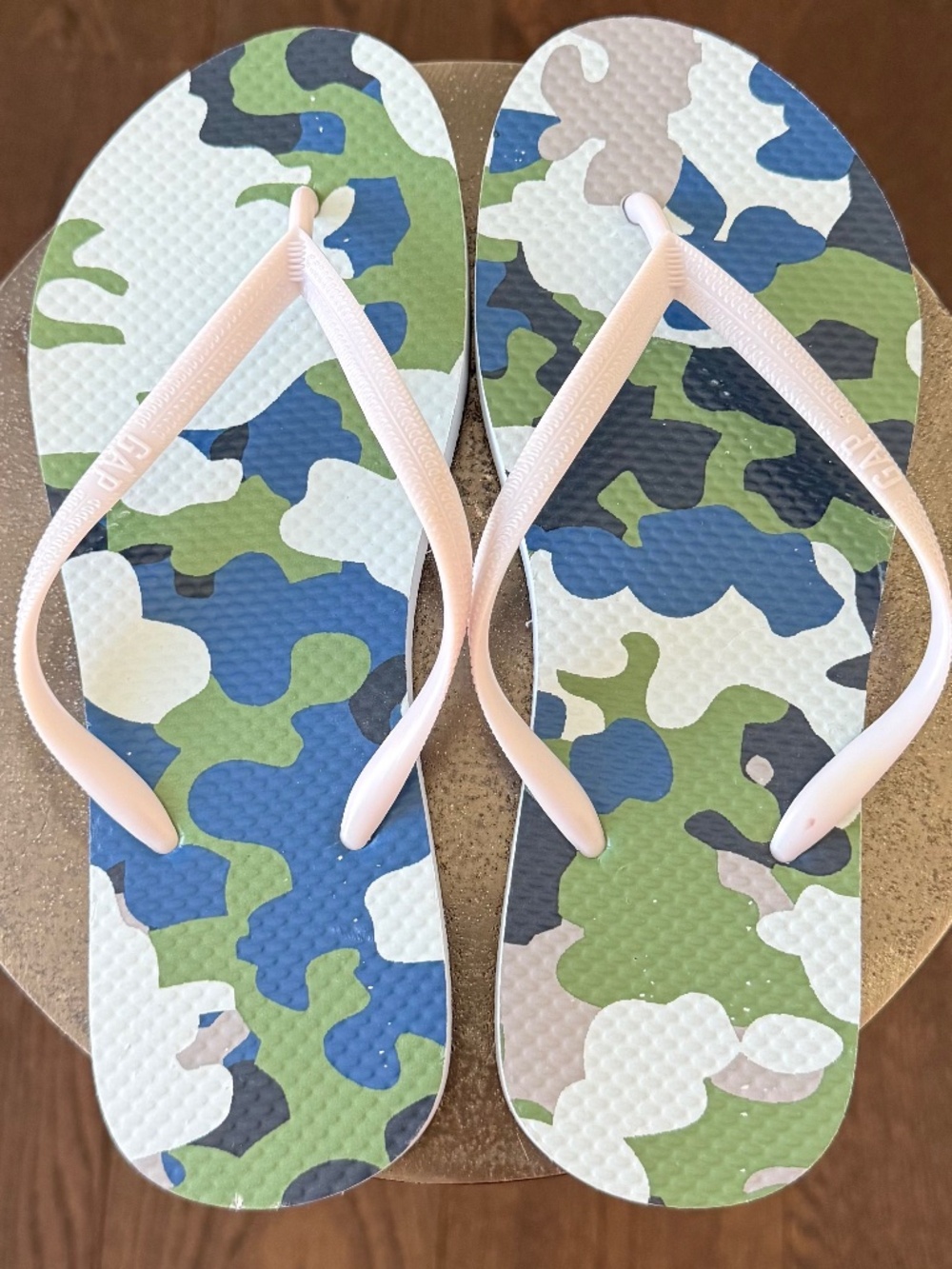 Never worn GAP Camouflage Flip Flops Women's Size 8 Camo
